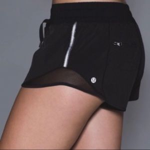 Lululemon— Rare original Hotty Hot Shorts—black